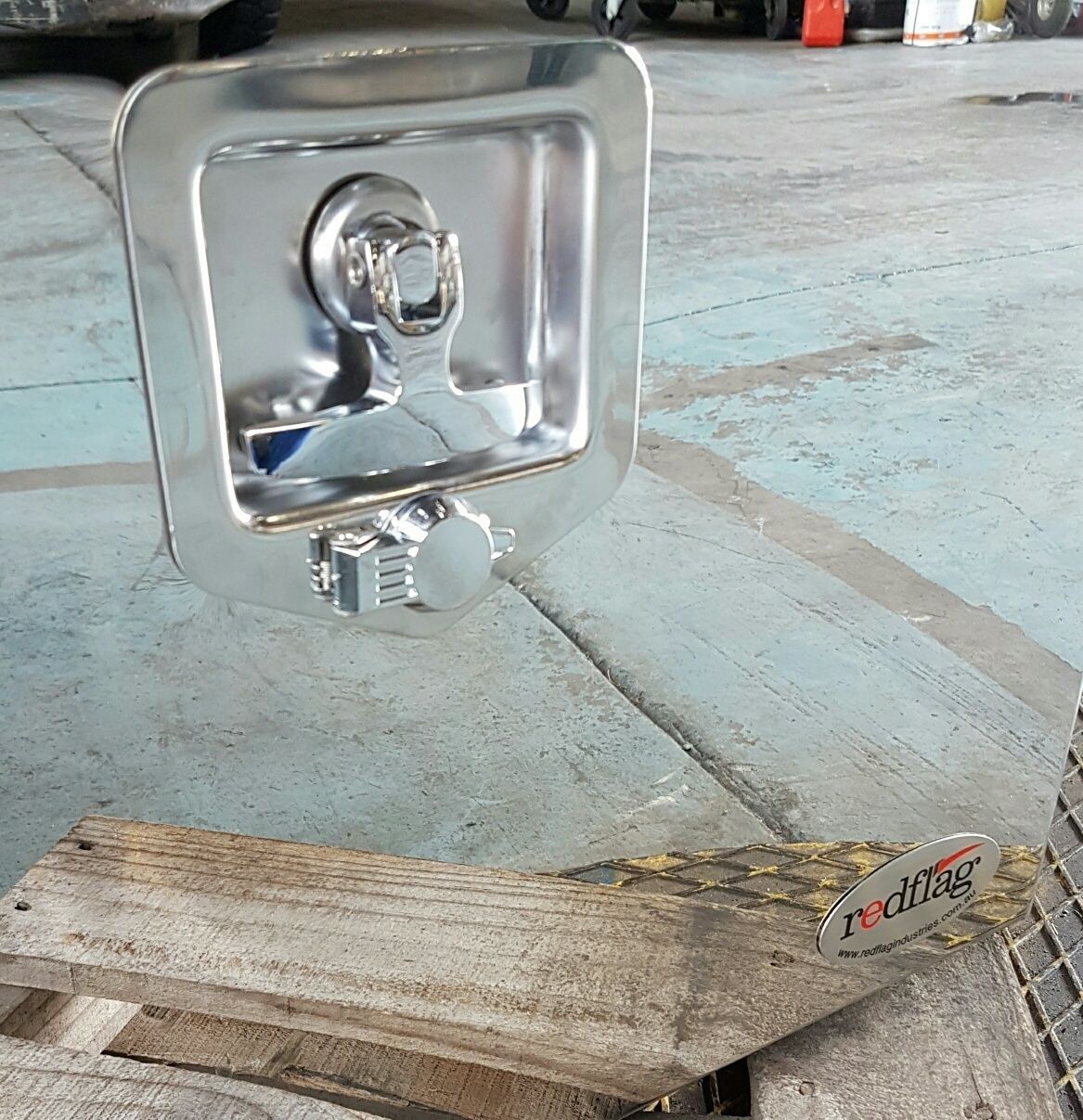 Toolbox Stainless Steel Truck Tool Box 1200x500x500mm TB090 Red Flag